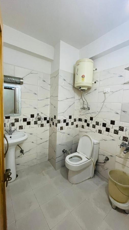 مايالي Hotel New Hilltop Inn المظهر الخارجي الصورة